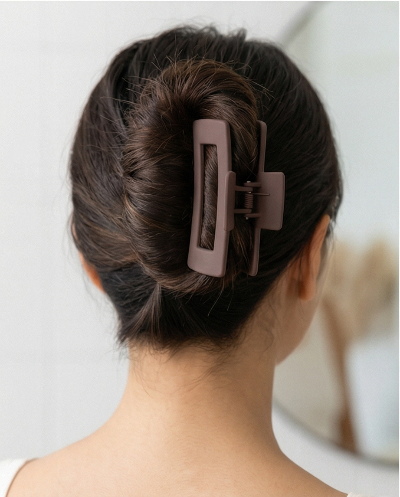Mili Jae Large Shark Claw Hair Clip