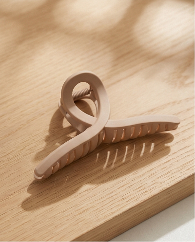Mili Jae Large Shark Claw Hair Clip