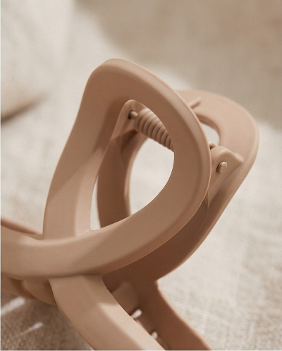 Mili Jae Large Shark Claw Hair Clip